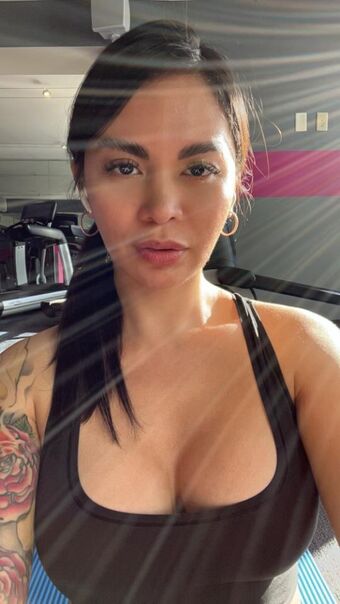 imlevitating88 Голі Зливи OnlyFans Фото 1