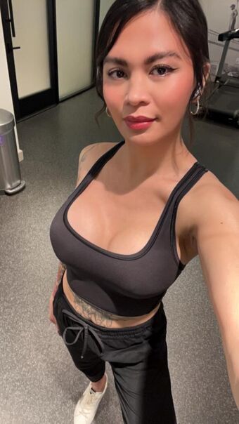 imlevitating88 Голі Зливи OnlyFans Фото 2