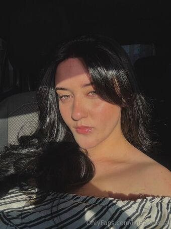 imvanessaa Голі Зливи OnlyFans Фото 9