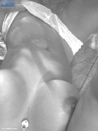 Indira Weis Голі Зливи OnlyFans Фото 67