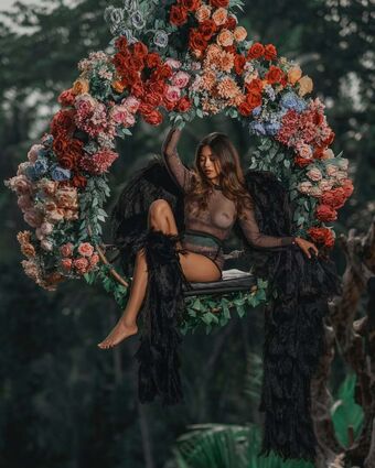 Intan Cules Голі Зливи OnlyFans Фото 9