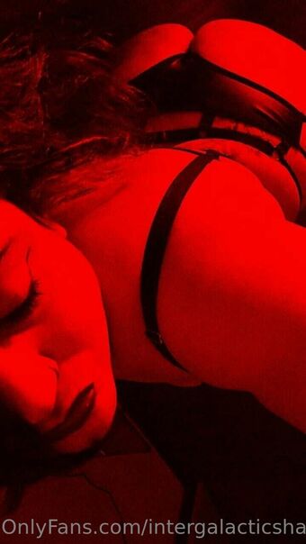 intergalacticshameless Голі Зливи OnlyFans Фото 15