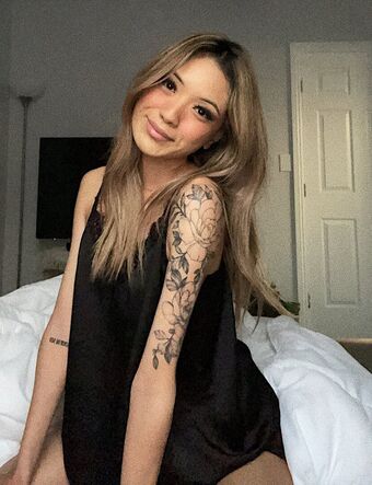 Iris Haw Голі Зливи OnlyFans Фото 9