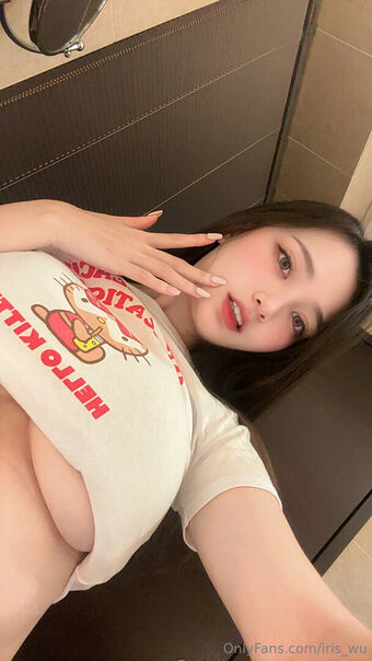 Iris Wu Голі Зливи OnlyFans Фото 4