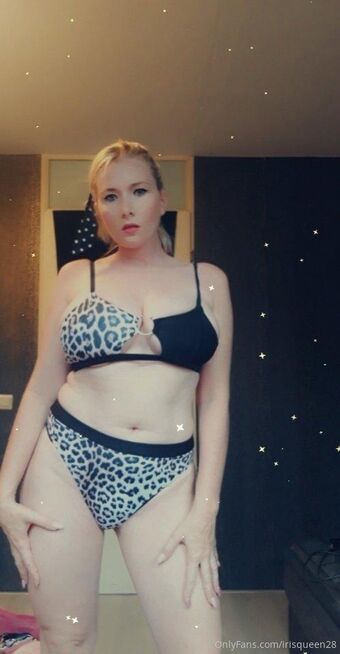 irisqueen28 Голі Зливи OnlyFans Фото 12