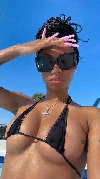 Isabel Голі Зливи OnlyFans Фото 28