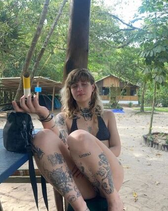 isadaora Голі Зливи OnlyFans Фото 2