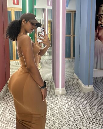 Isaury Calvo Голі Зливи OnlyFans Фото 10