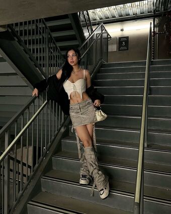 itshellovee Голі Зливи OnlyFans Фото 33