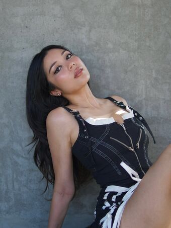 itshellovee Голі Зливи OnlyFans Фото 37