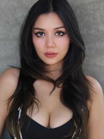 itshellovee Голі Зливи OnlyFans Фото 38