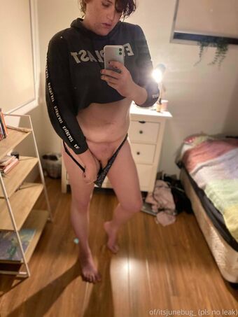 itsjunebug_ Голі Зливи OnlyFans Фото 32