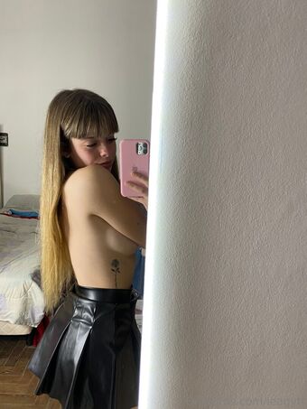 itsleaaa Голі Зливи OnlyFans Фото 16