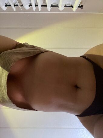 itzhel Голі Зливи OnlyFans Фото 2