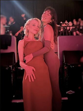 Ivanna Sakhno Голі Зливи OnlyFans Фото 39