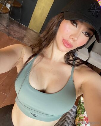 izzygarci Голі Зливи OnlyFans Фото 5