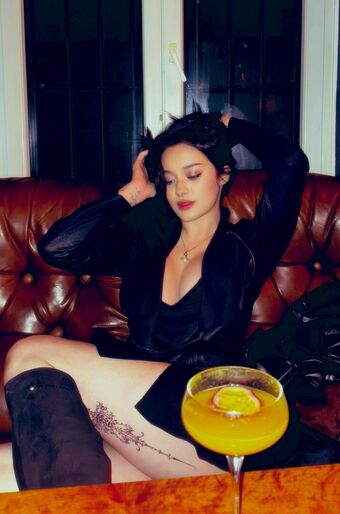 JadeyAnh Голі Зливи OnlyFans Фото 149