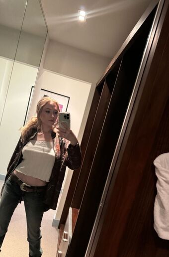janetdevlinofficial Голі Зливи OnlyFans Фото 1