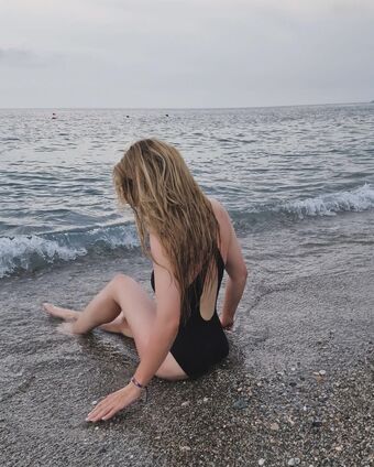 Jani Голі Зливи OnlyFans Фото 2
