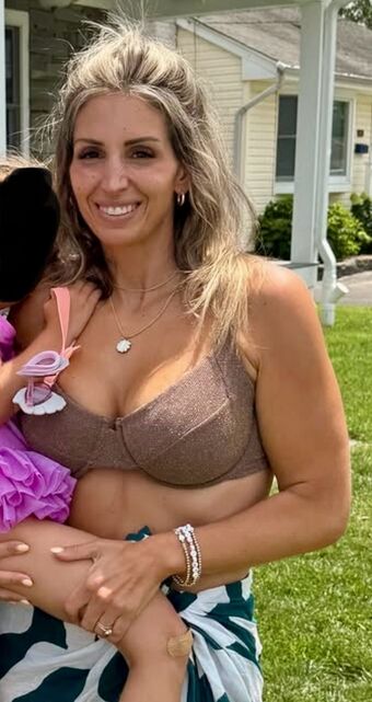 Janie Ippolito Голі Зливи OnlyFans Фото 24