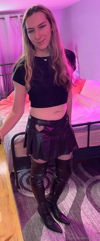 jesswintersof Голі Зливи OnlyFans Фото 16