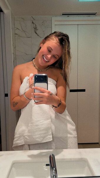 Jojo Siwa Голі Зливи OnlyFans Фото 132