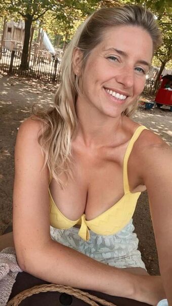 Jolien Orye Голі Зливи OnlyFans Фото 85