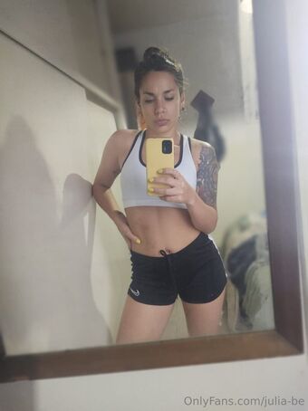 julia-be Голі Зливи OnlyFans Фото 1