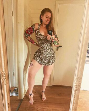Julia Pling Голі Зливи OnlyFans Фото 40