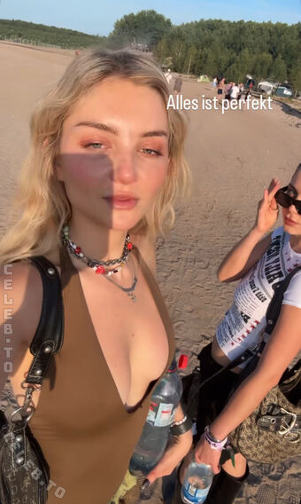 Julia Wulf Голі Зливи OnlyFans Фото 310