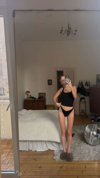 Julia Wulf Голі Зливи OnlyFans Фото 320