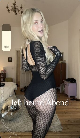 Julia Wulf Голі Зливи OnlyFans Фото 321