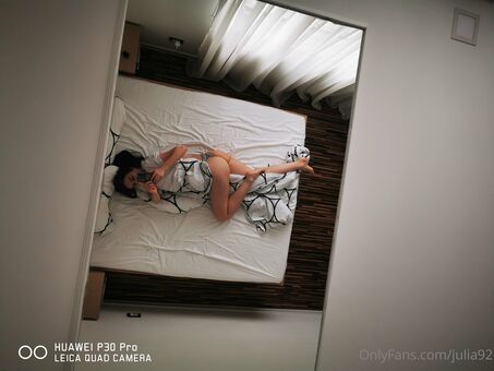 julia92 Голі Зливи OnlyFans Фото 1