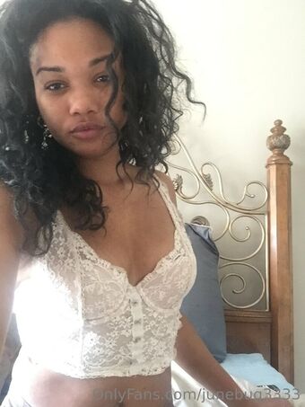 junebug3333 Голі Зливи OnlyFans Фото 9