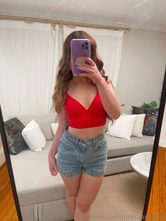 junecassandra Голі Зливи OnlyFans Фото 33