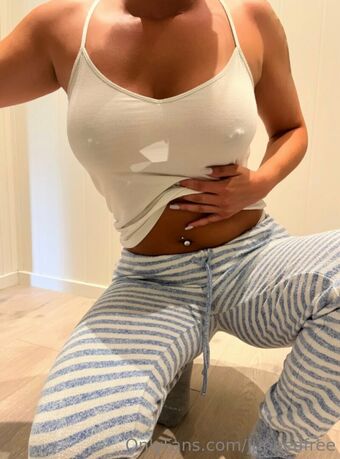 juneeafree Голі Зливи OnlyFans Фото 31
