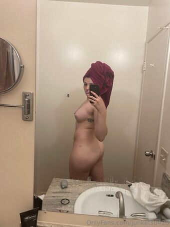 junketsu420 Голі Зливи OnlyFans Фото 9