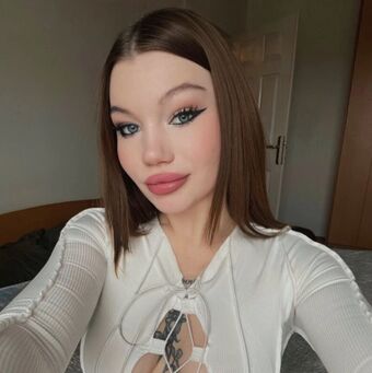 justmilaa Голі Зливи OnlyFans Фото 1