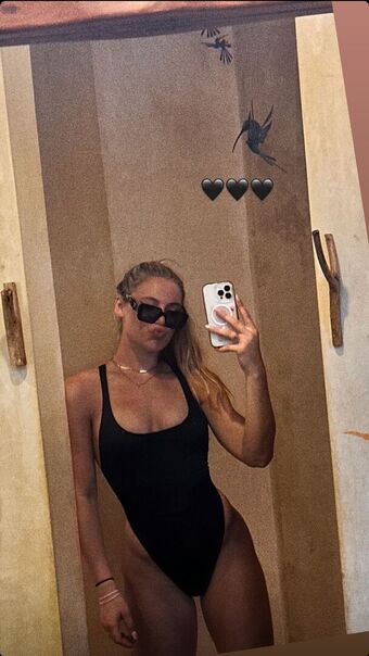 Jutta Leerdam Голі Зливи OnlyFans Фото 9