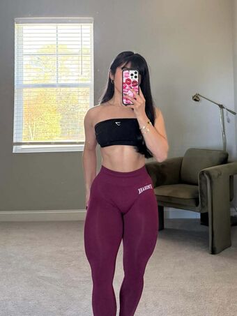 Karinaldelfin Голі Зливи OnlyFans Фото 1