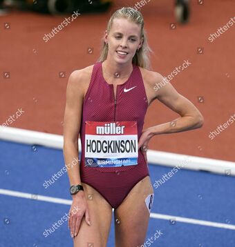 Keely Hodginkinson Голі Зливи OnlyFans Фото 12