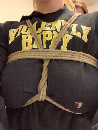 Kelley Голі Зливи OnlyFans Фото 10
