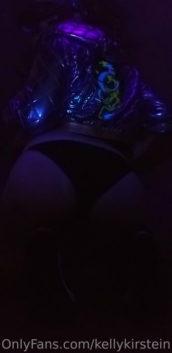 kellylilred Голі Зливи OnlyFans Фото 19