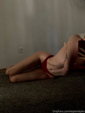 keplerkepler Голі Зливи OnlyFans Фото 10