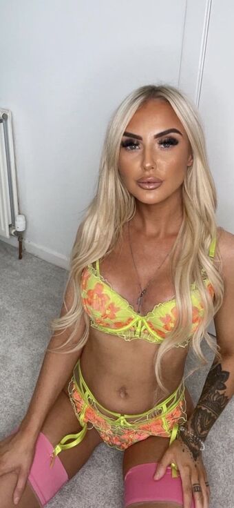 khloe3 Голі Зливи OnlyFans Фото 5