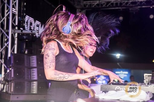 Krewella Голі Зливи OnlyFans Фото 24