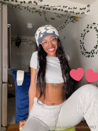 kweenbee982 Голі Зливи OnlyFans Фото 32