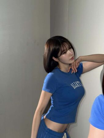 Kwon Eunbi Голі Зливи OnlyFans Фото 42