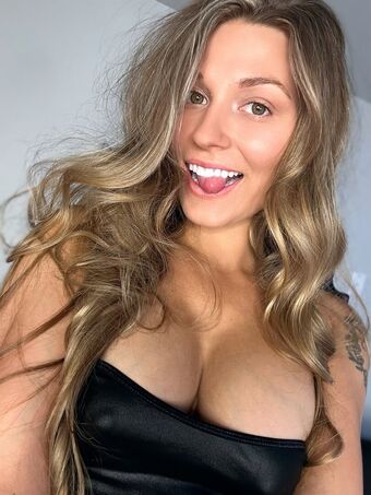 kyliebkillinit Голі Зливи OnlyFans Фото 5