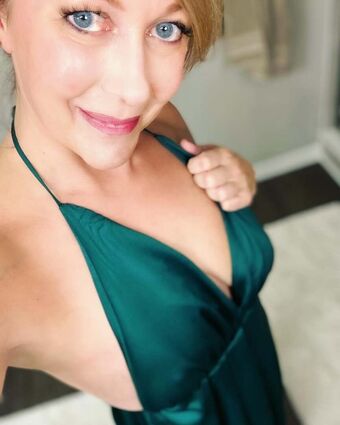Lady Ruby Голі Зливи OnlyFans Фото 13